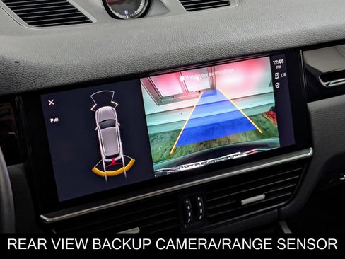 Used 2022 Porsche Cayenne Platinum Edition w/ Premium Package image 39