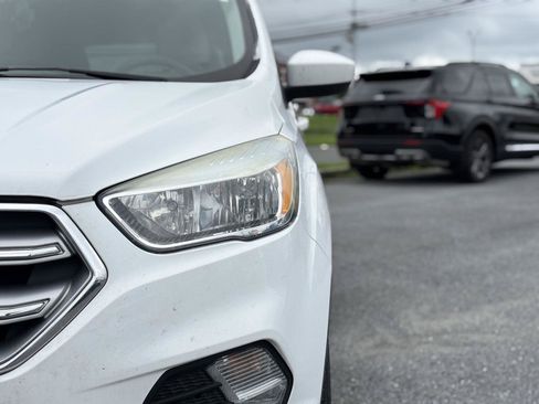 Used 2017 Ford Escape SE FWD image 3