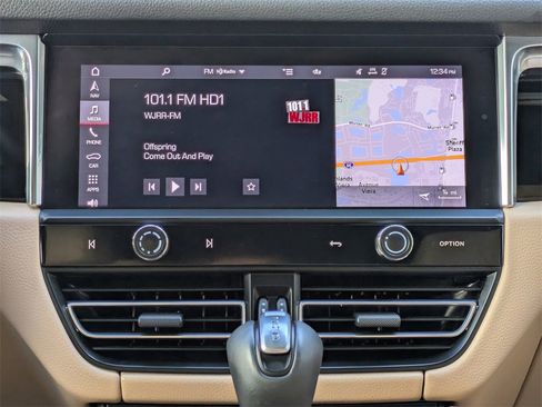 Used 2025 Porsche Macan Base image 19