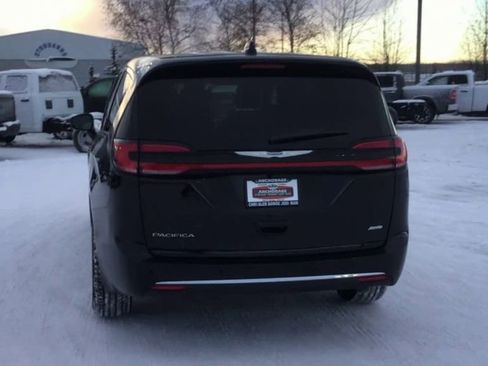 New 2026 Chrysler Pacifica Select image 7