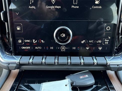 Used 2025 GMC Yukon Denali w/ Sun & Power Step Package image 23