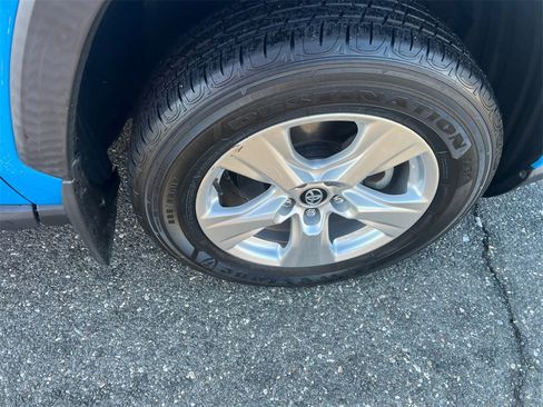Used 2020 Toyota RAV4 XLE image 18