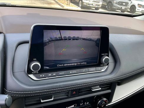 Used 2023 Nissan Rogue SV image 26