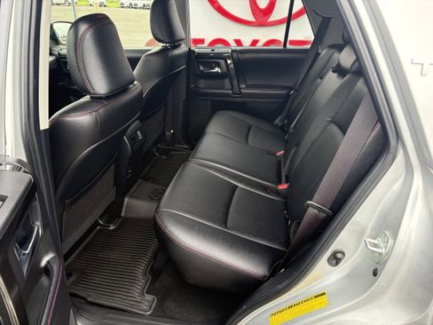Used 2018 Toyota 4Runner TRD Off-Road Premium AWD/4WD image 7