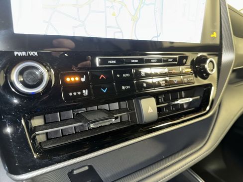 Used 2021 Toyota Highlander Platinum image 27