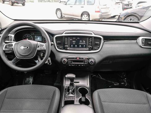 Used 2019 Kia Sorento FWD V6 image 13