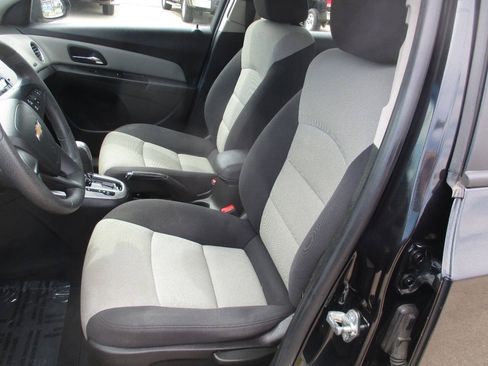 Used 2016 Chevrolet Cruze LS FWD image 12
