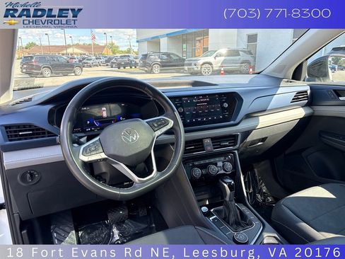 Used 2024 Volkswagen Taos SE AWD/4WD image 14