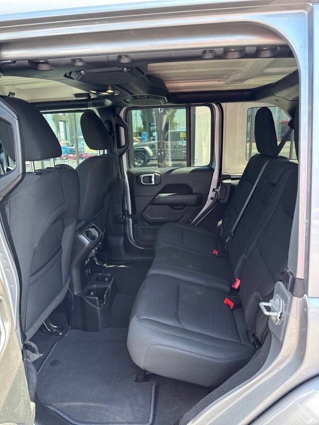 Used 2021 Jeep Wrangler Unlimited Sahara w/ Uconnect 4C Nav & Sound Group AWD/4WD image 11