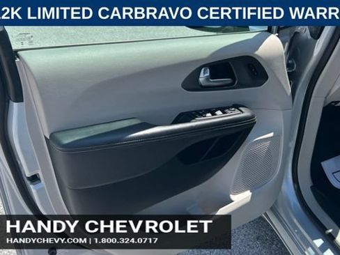 Used 2024 Chrysler Pacifica Touring-L FWD image 17