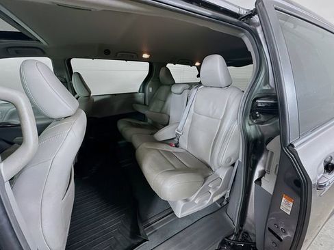Used 2019 Toyota Sienna XLE image 24