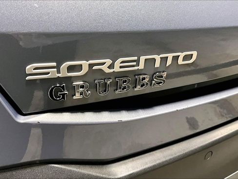 Used 2024 Kia Sorento S image 40