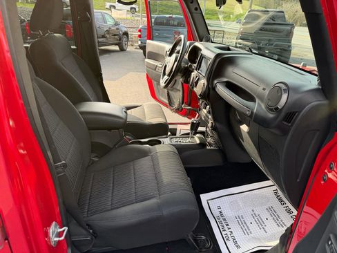 Used 2012 Jeep Wrangler Unlimited Sport image 15