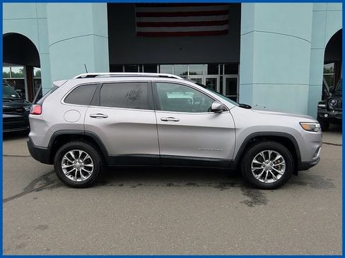 Used 2019 Jeep Cherokee Latitude Plus w/ Comfort/Convenience Group AWD/4WD image 2