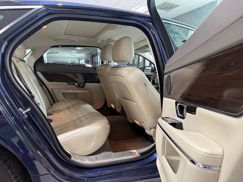 Used 2014 Jaguar XJ L Portfolio RWD image 10