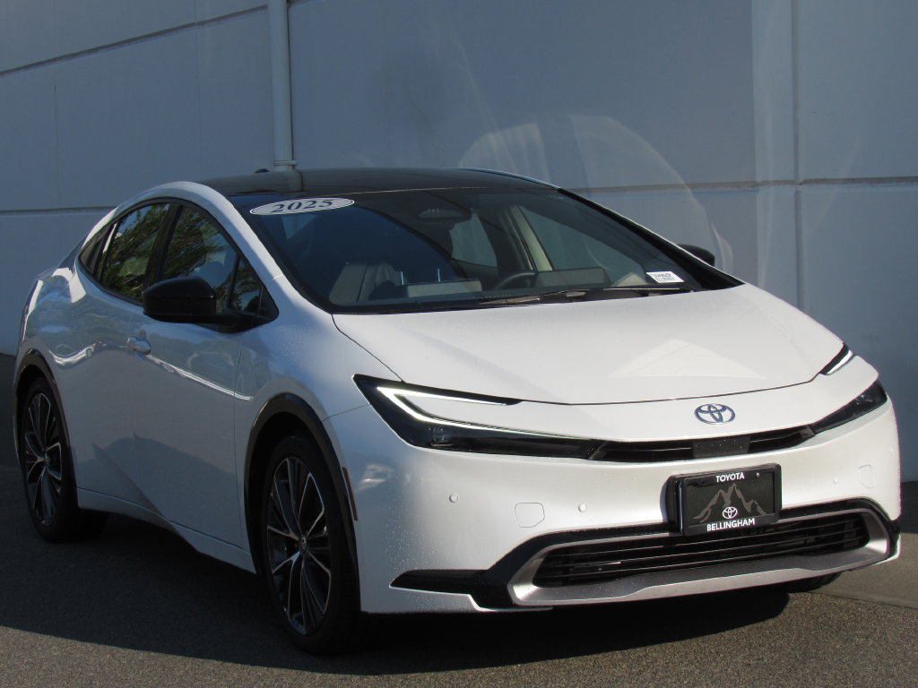 Certified 2025 Toyota Prius XLE FWD image 2