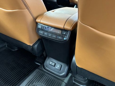 Used 2023 Toyota Highlander Platinum AWD/4WD image 49