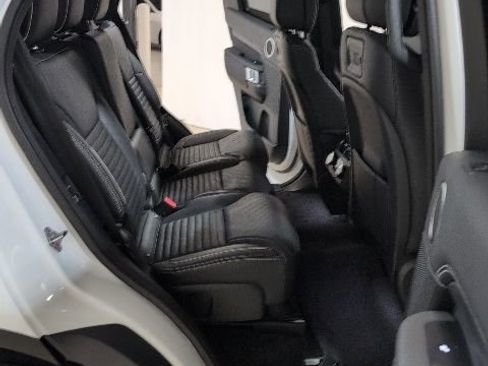 Used 2022 Land Rover Discovery S R-Dynamic image 13