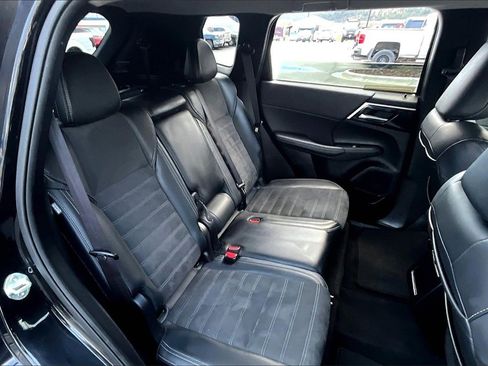 Used 2024 Mitsubishi Outlander SE Black Edition image 27