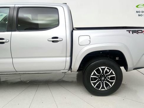 Used 2022 Toyota Tacoma TRD Sport w/ Technology Package AWD/4WD image 18
