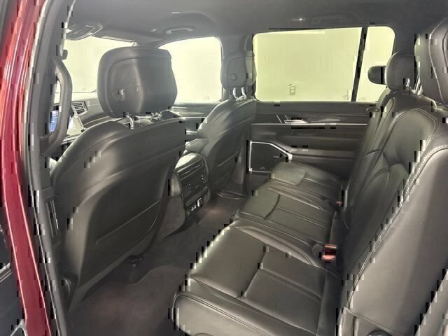 Used 2022 Jeep Wagoneer Series III AWD/4WD image 18