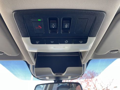 Used 2021 Nissan Rogue SL w/ Premium Package image 18