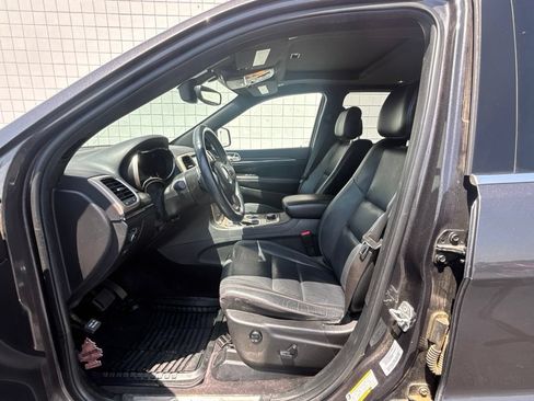 Used 2017 Jeep Grand Cherokee Limited AWD/4WD image 3