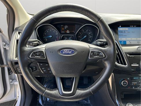 Used 2018 Ford Focus Titanium w/ Titanium Technology Package image 24