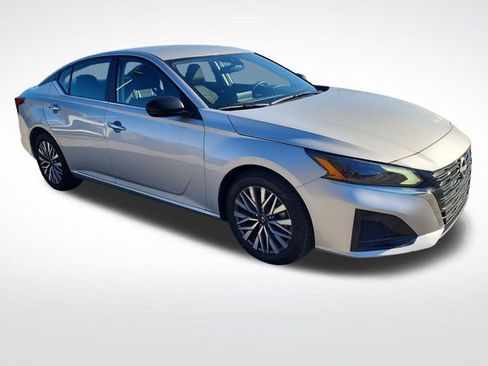 Used 2024 Nissan Altima 2.5 SV image 7