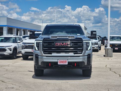 Used 2025 GMC Sierra 2500 AT4 AWD/4WD image 2