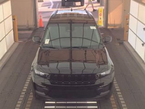 Used 2023 Jeep Grand Cherokee Limited w/ Black Appearance Package RWD image 2