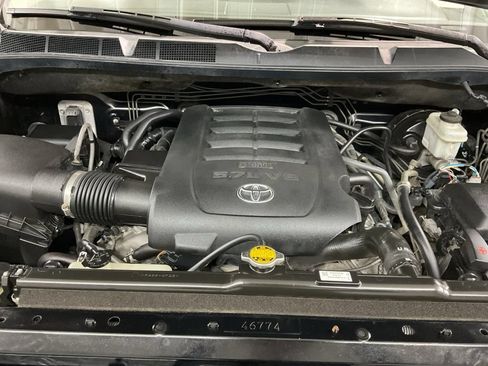 Used 2016 Toyota Tundra SR5 w/ SR5 Upgrade Package AWD/4WD image 32