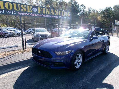 Used 2015 Ford Mustang Convertible image 4