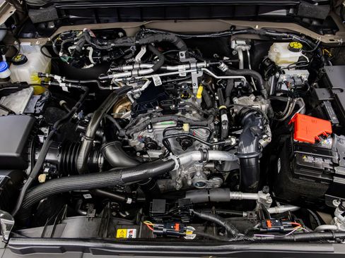 Used 2025 Ford Bronco Outer Banks AWD/4WD image 27
