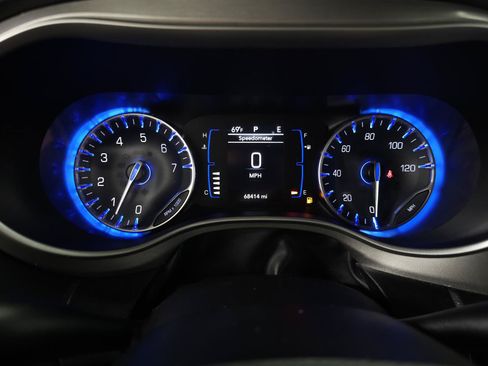 Used 2020 Chrysler Pacifica Touring-L w/ Premium Audio Group AWD/4WD image 19