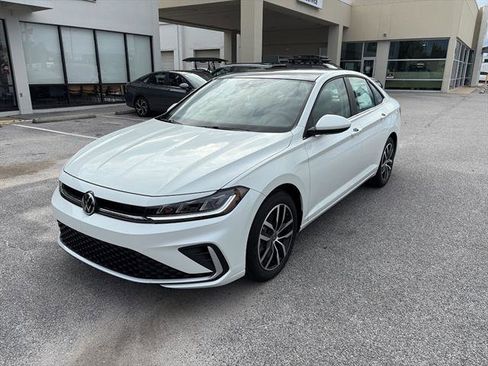 New 2026 Volkswagen Jetta SE FWD image 3