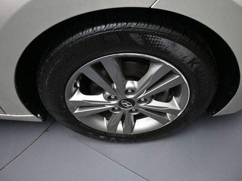 Used 2017 Hyundai Elantra Value Edition w/ Cargo Package FWD image 13