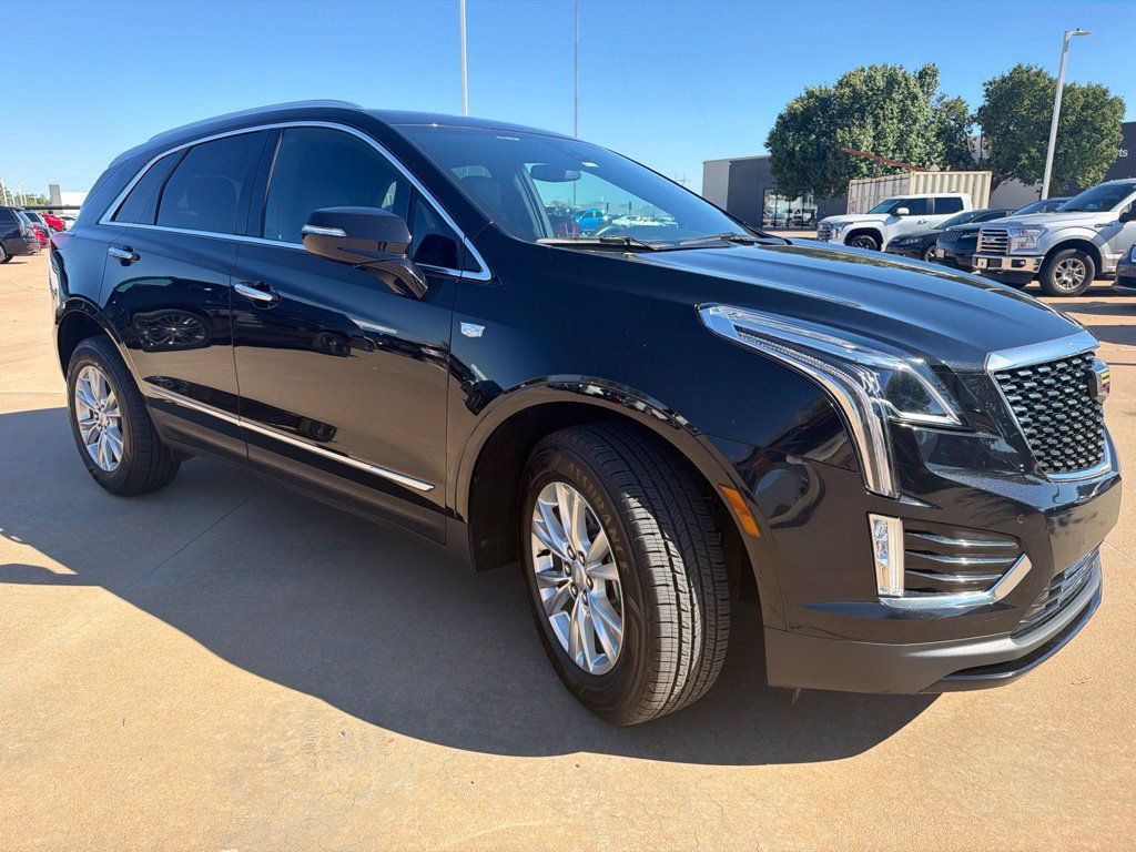 Used 2020 Cadillac XT5 Luxury w/ LPO, Premium Carpet Package FWD image 3