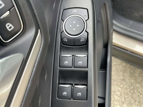 Certified 2020 Ford Escape SE image 16