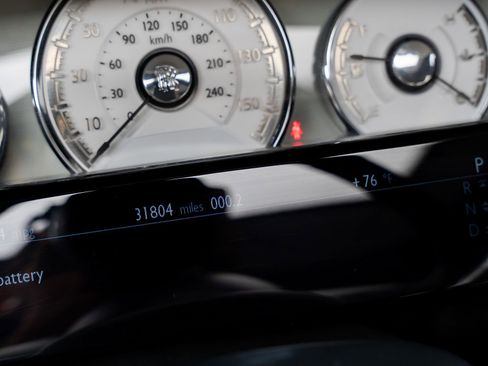 Used 2017 Rolls-Royce Dawn Base image 50