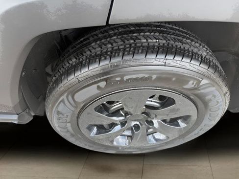 Used 2022 Toyota RAV4 LE AWD/4WD image 10