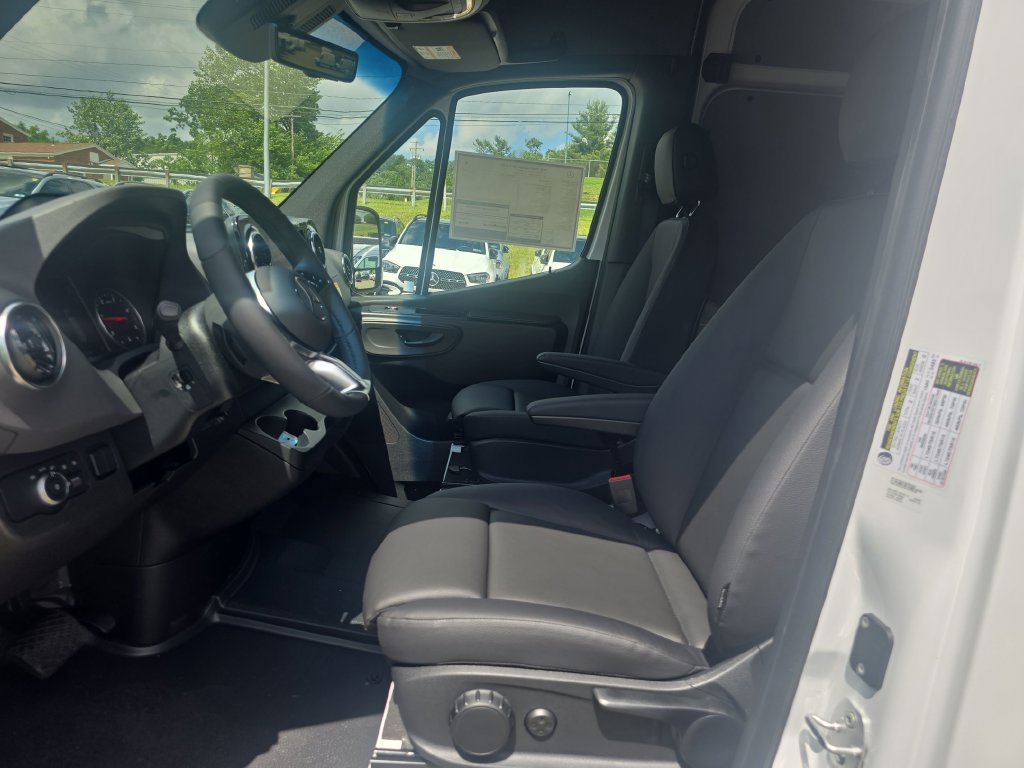 New 2026 Mercedes-Benz Sprinter 2500 image 9