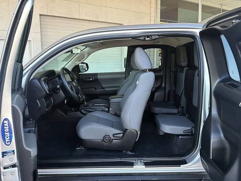 Used 2021 Toyota Tacoma SR5 AWD/4WD image 19