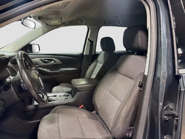 Used 2020 Chevrolet Traverse LT w/ LPO, Blackout Package FWD image 18