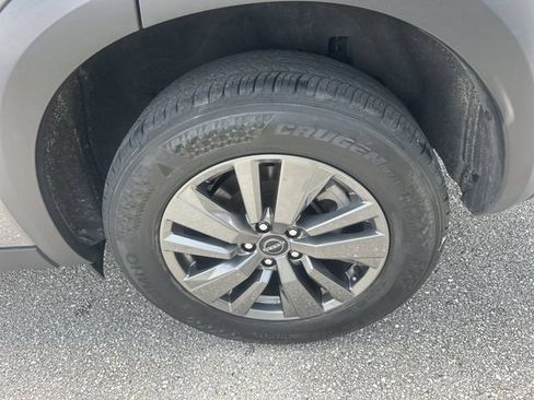 Used 2025 Nissan Pathfinder SV FWD image 10