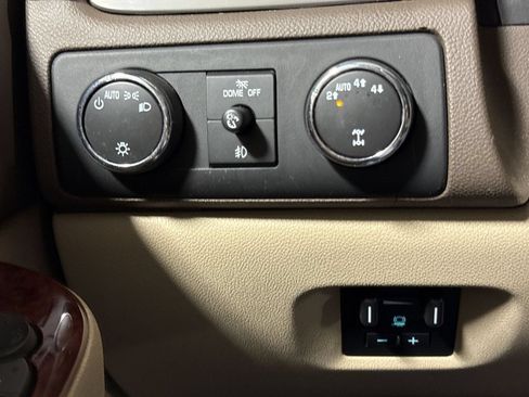 Used 2013 Chevrolet Avalanche LTZ AWD/4WD image 19