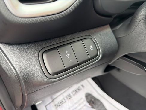 Certified 2025 Hyundai Venue SE image 16