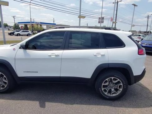 Used 2020 Jeep Cherokee Trailhawk w/ Comfort/Convenience Group AWD/4WD image 5