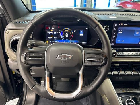 Used 2025 Chevrolet Colorado ZR2 w/ Technology Package AWD/4WD image 12