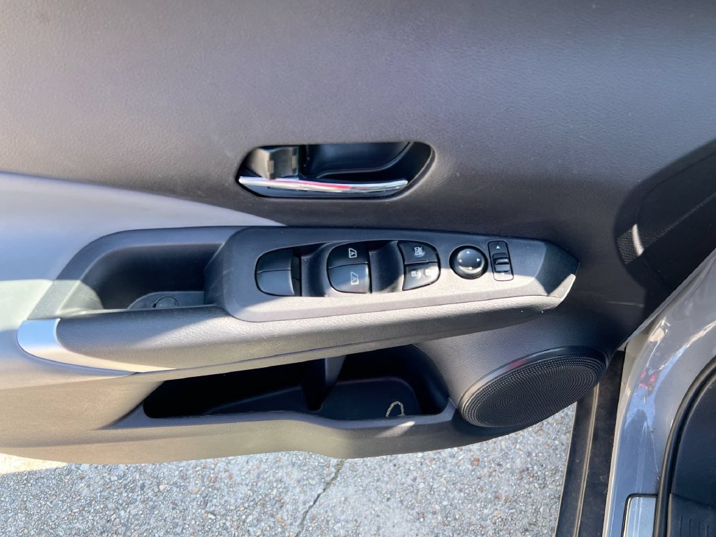 Used 2024 Nissan Kicks SR w/ SR Premium Package FWD image 15